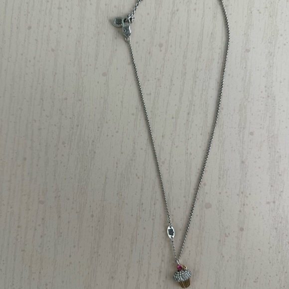 Juicy couture cupcake necklace - Picture 2 of 3